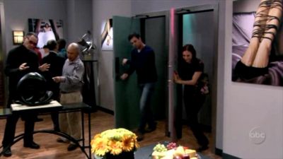 FREDDIE_-_E1X05_THE_WAR_OF_THE_ROSE_794.jpg