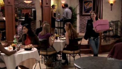 FREDDIE_-_E1X06_THE_ITALIAN_JOB_001.jpg