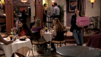 FREDDIE_-_E1X06_THE_ITALIAN_JOB_002.jpg