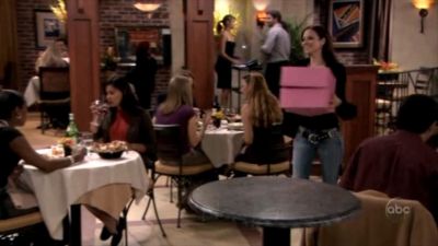 FREDDIE_-_E1X06_THE_ITALIAN_JOB_004.jpg