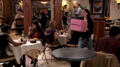 FREDDIE_-_E1X06_THE_ITALIAN_JOB_005.jpg