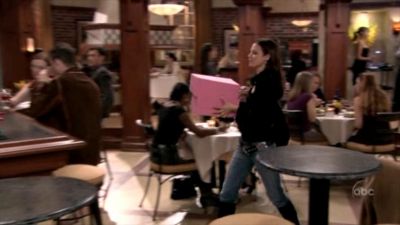 FREDDIE_-_E1X06_THE_ITALIAN_JOB_010.jpg