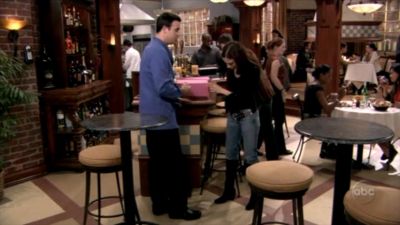 FREDDIE_-_E1X06_THE_ITALIAN_JOB_084.jpg
