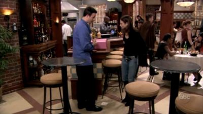 FREDDIE_-_E1X06_THE_ITALIAN_JOB_086.jpg