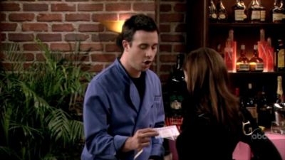 FREDDIE_-_E1X06_THE_ITALIAN_JOB_107.jpg