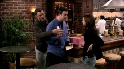 FREDDIE_-_E1X06_THE_ITALIAN_JOB_129.jpg
