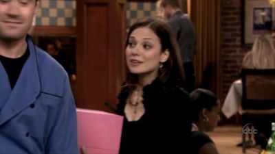 FREDDIE_-_E1X06_THE_ITALIAN_JOB_157.jpg