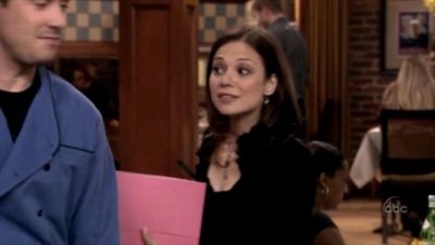 FREDDIE_-_E1X06_THE_ITALIAN_JOB_158.jpg