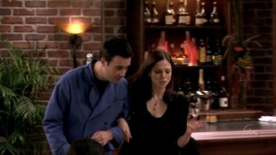 FREDDIE_-_E1X06_THE_ITALIAN_JOB_258.jpg