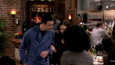 FREDDIE_-_E1X06_THE_ITALIAN_JOB_261.jpg