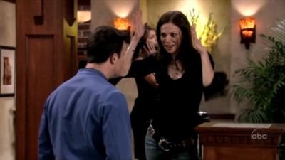 FREDDIE_-_E1X06_THE_ITALIAN_JOB_287.jpg