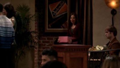 FREDDIE_-_E1X13_THE_TWO_THAT_GOT_AWAY_002.jpg