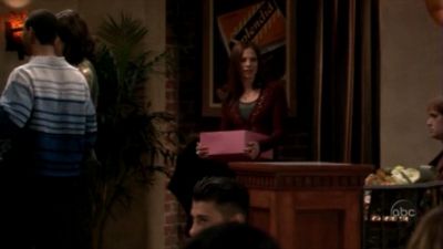 FREDDIE_-_E1X13_THE_TWO_THAT_GOT_AWAY_005.jpg