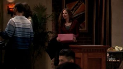 FREDDIE_-_E1X13_THE_TWO_THAT_GOT_AWAY_007.jpg