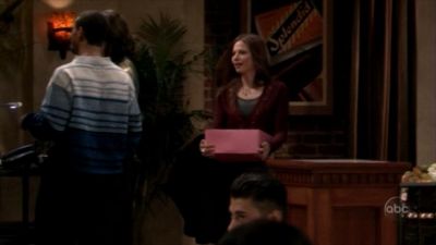 FREDDIE_-_E1X13_THE_TWO_THAT_GOT_AWAY_009.jpg