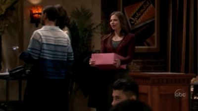 FREDDIE_-_E1X13_THE_TWO_THAT_GOT_AWAY_010.jpg
