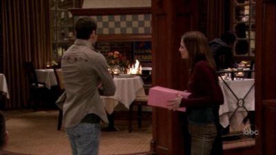 FREDDIE_-_E1X13_THE_TWO_THAT_GOT_AWAY_041.jpg