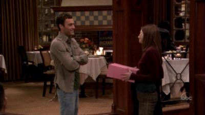 FREDDIE_-_E1X13_THE_TWO_THAT_GOT_AWAY_044.jpg