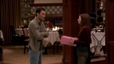 FREDDIE_-_E1X13_THE_TWO_THAT_GOT_AWAY_047.jpg