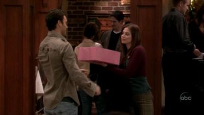 FREDDIE_-_E1X13_THE_TWO_THAT_GOT_AWAY_059.jpg