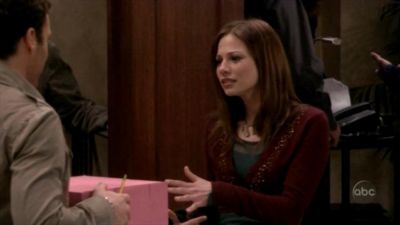 FREDDIE_-_E1X13_THE_TWO_THAT_GOT_AWAY_064.jpg