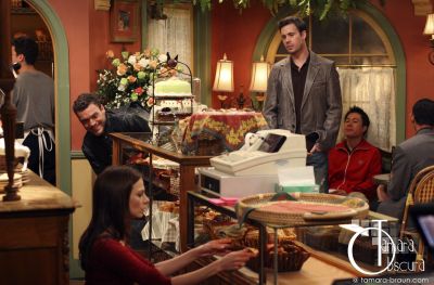 FREDDIE_-_E1X05_THE_WAR_OF_THE_ROSE_STILLS_001.jpg