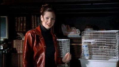 Tamara_Braun_--_The_Pretender_Ep_3_09_Murder_101212.jpg