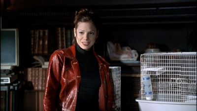 Tamara_Braun_--_The_Pretender_Ep_3_09_Murder_101213.jpg