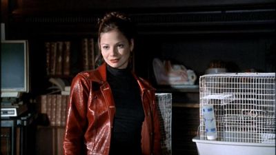 Tamara_Braun_--_The_Pretender_Ep_3_09_Murder_101215.jpg