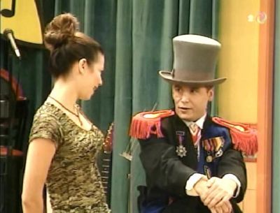 Unhappily_Ever_After_5X05_Love_Letters041.jpg