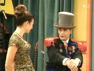 Unhappily_Ever_After_5X05_Love_Letters042.jpg