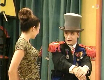Unhappily_Ever_After_5X05_Love_Letters046.jpg