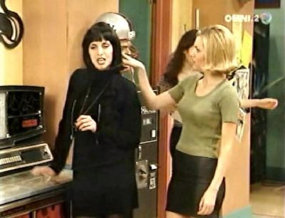 Unhappily_Ever_After_Ep_5X11_Secrets120.jpg